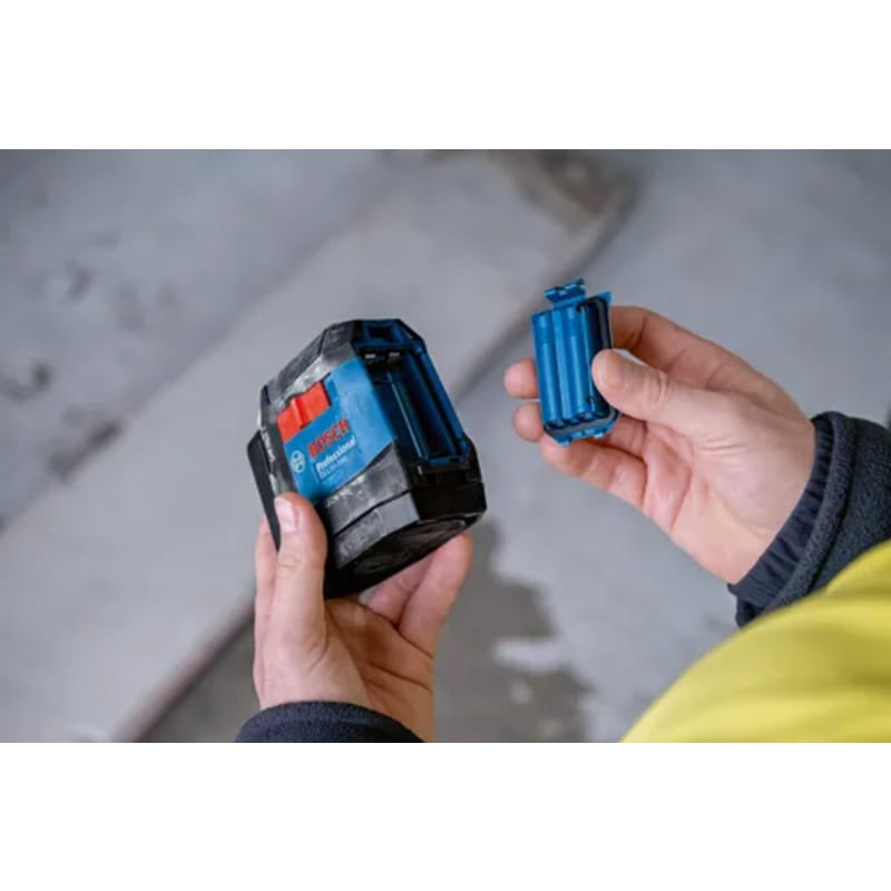 Green-Beam Self-Leveling Cross-Line Laser with (1) 3.7V 1.0 Ah Battery