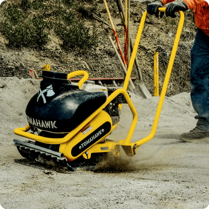 Gas-powered plate compactor with Honda engine for aggregate compaction